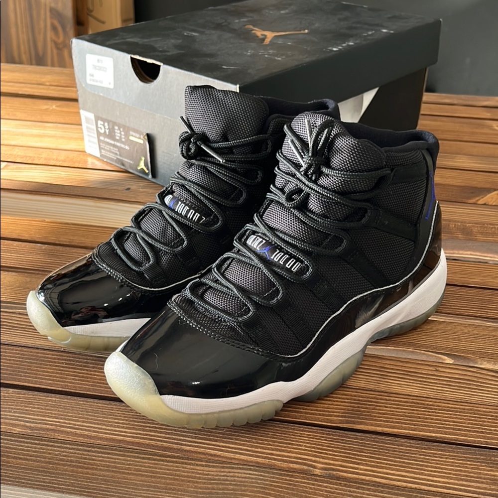 Air Jordan 11 Retro Black Sneakers
